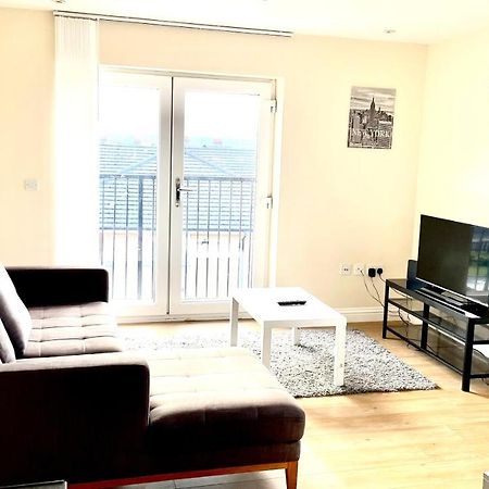 Holiday Flat In Central Slough Near To London Heathrow And Windsor With Free Car Park Ngoại thất bức ảnh