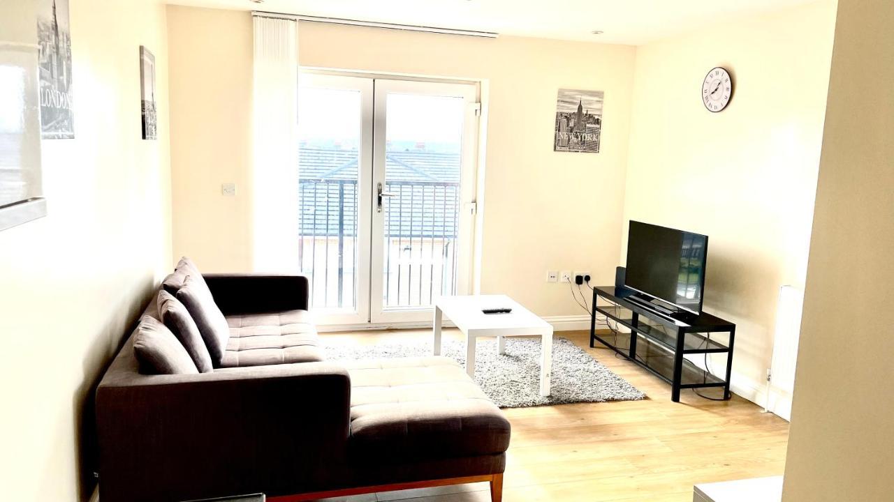 Holiday Flat In Central Slough Near To London Heathrow And Windsor With Free Car Park Ngoại thất bức ảnh