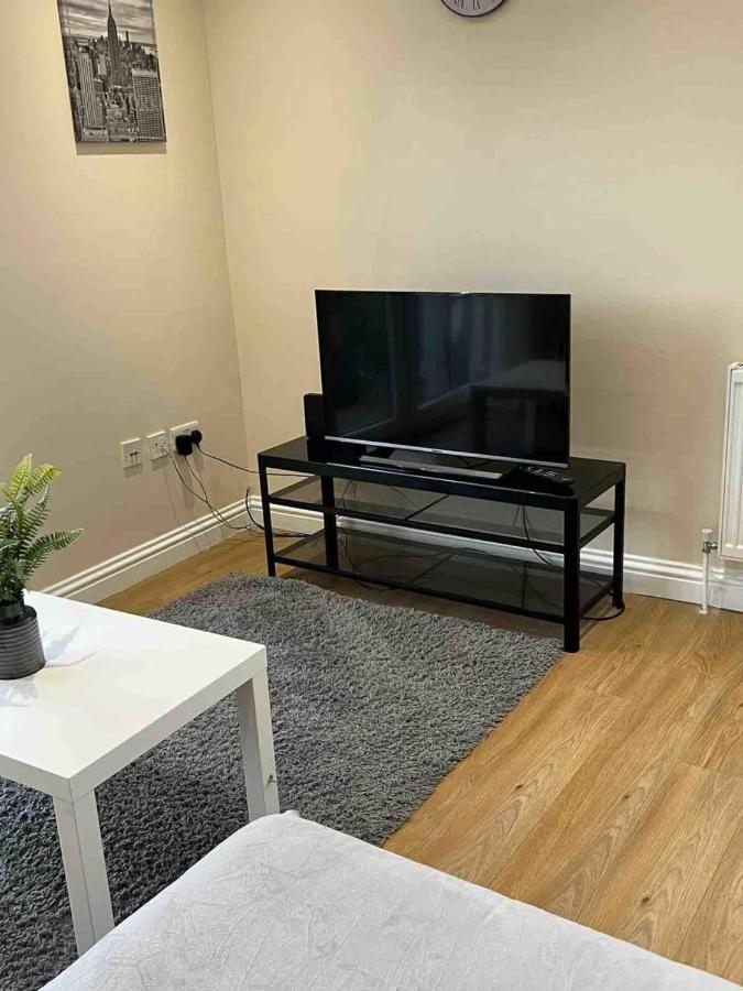 Holiday Flat In Central Slough Near To London Heathrow And Windsor With Free Car Park Ngoại thất bức ảnh