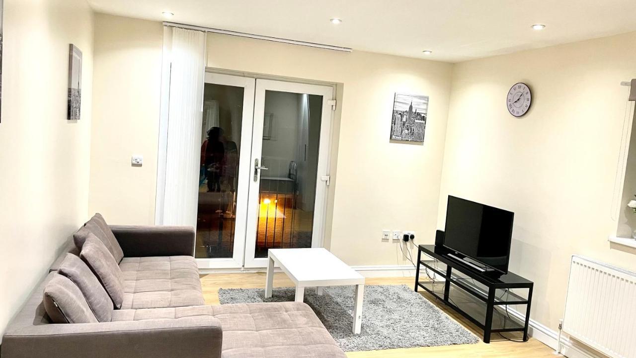 Holiday Flat In Central Slough Near To London Heathrow And Windsor With Free Car Park Ngoại thất bức ảnh