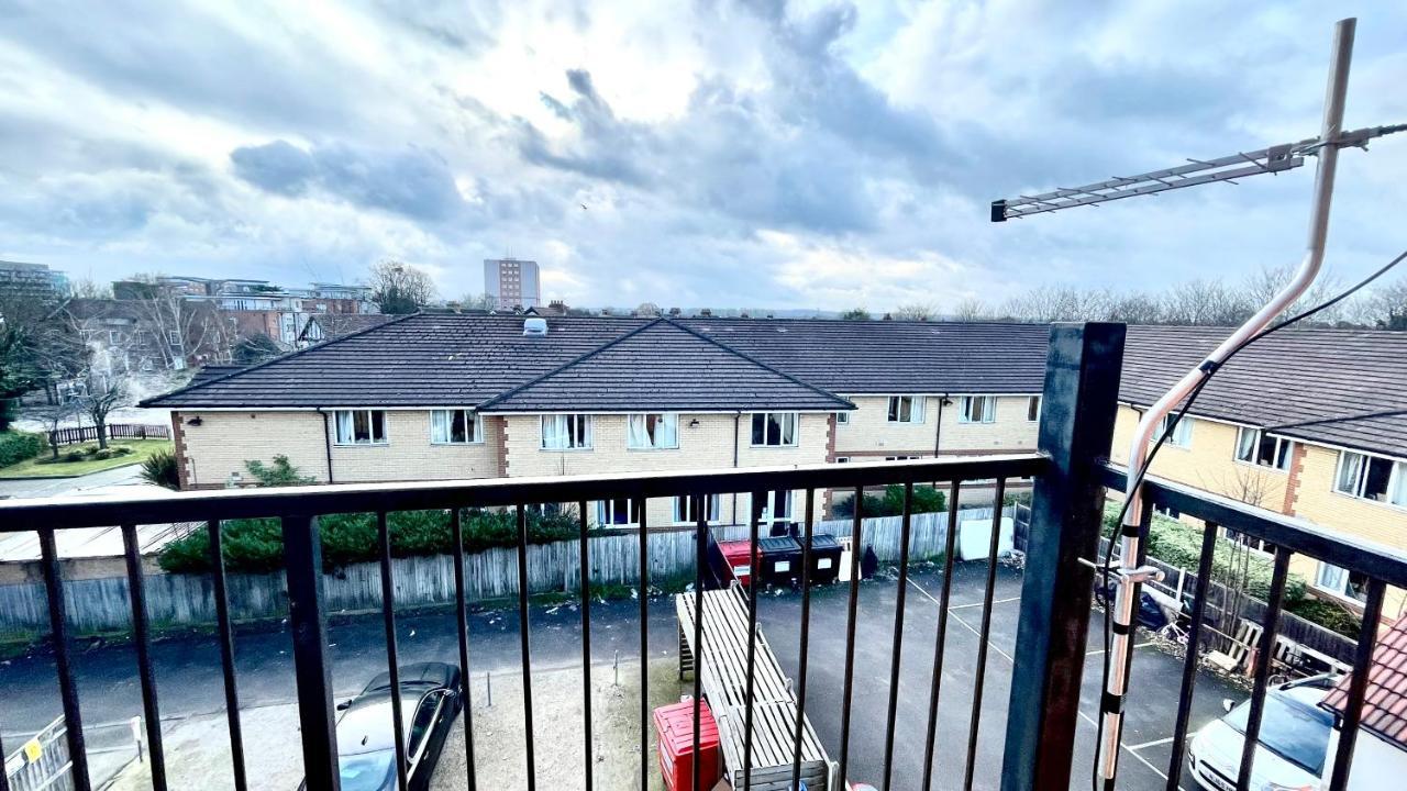 Holiday Flat In Central Slough Near To London Heathrow And Windsor With Free Car Park Ngoại thất bức ảnh