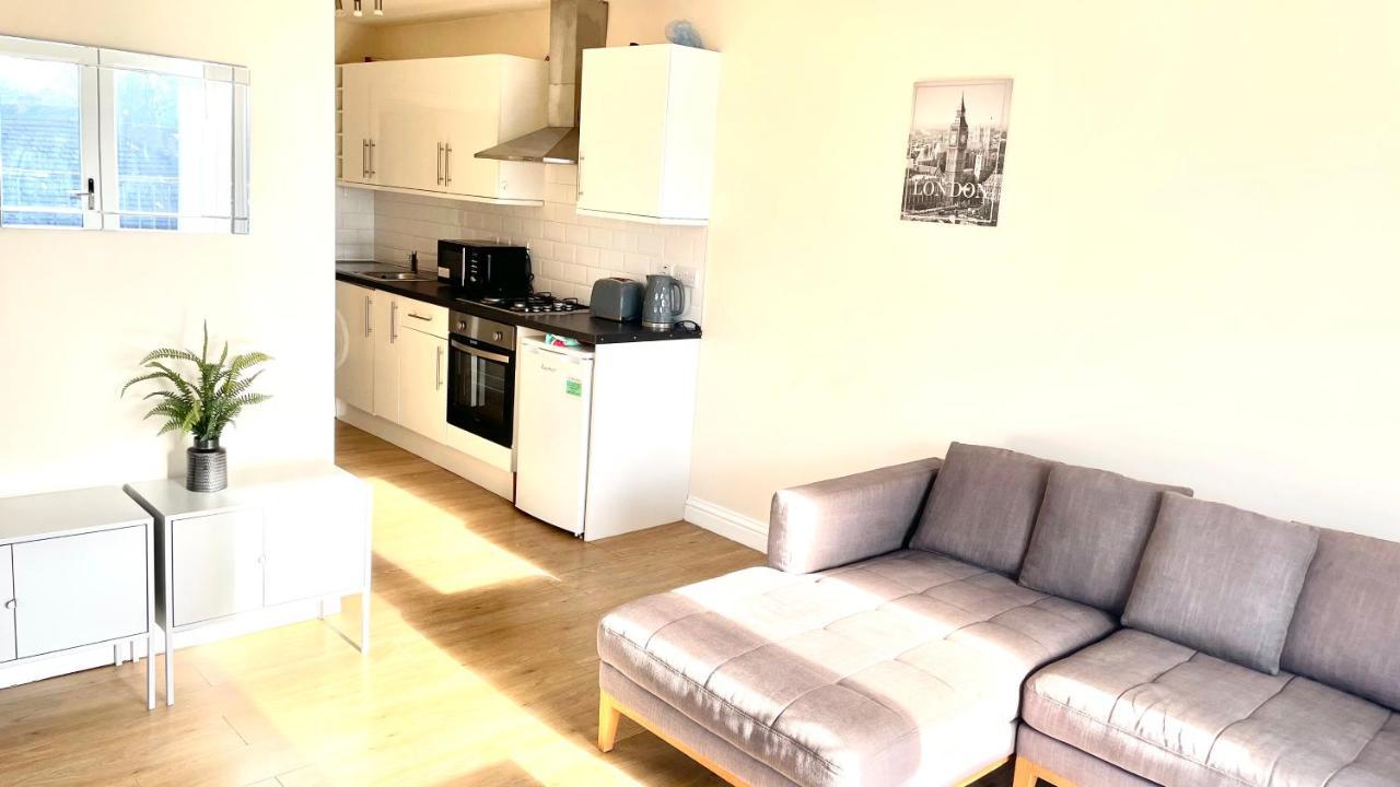 Holiday Flat In Central Slough Near To London Heathrow And Windsor With Free Car Park Ngoại thất bức ảnh